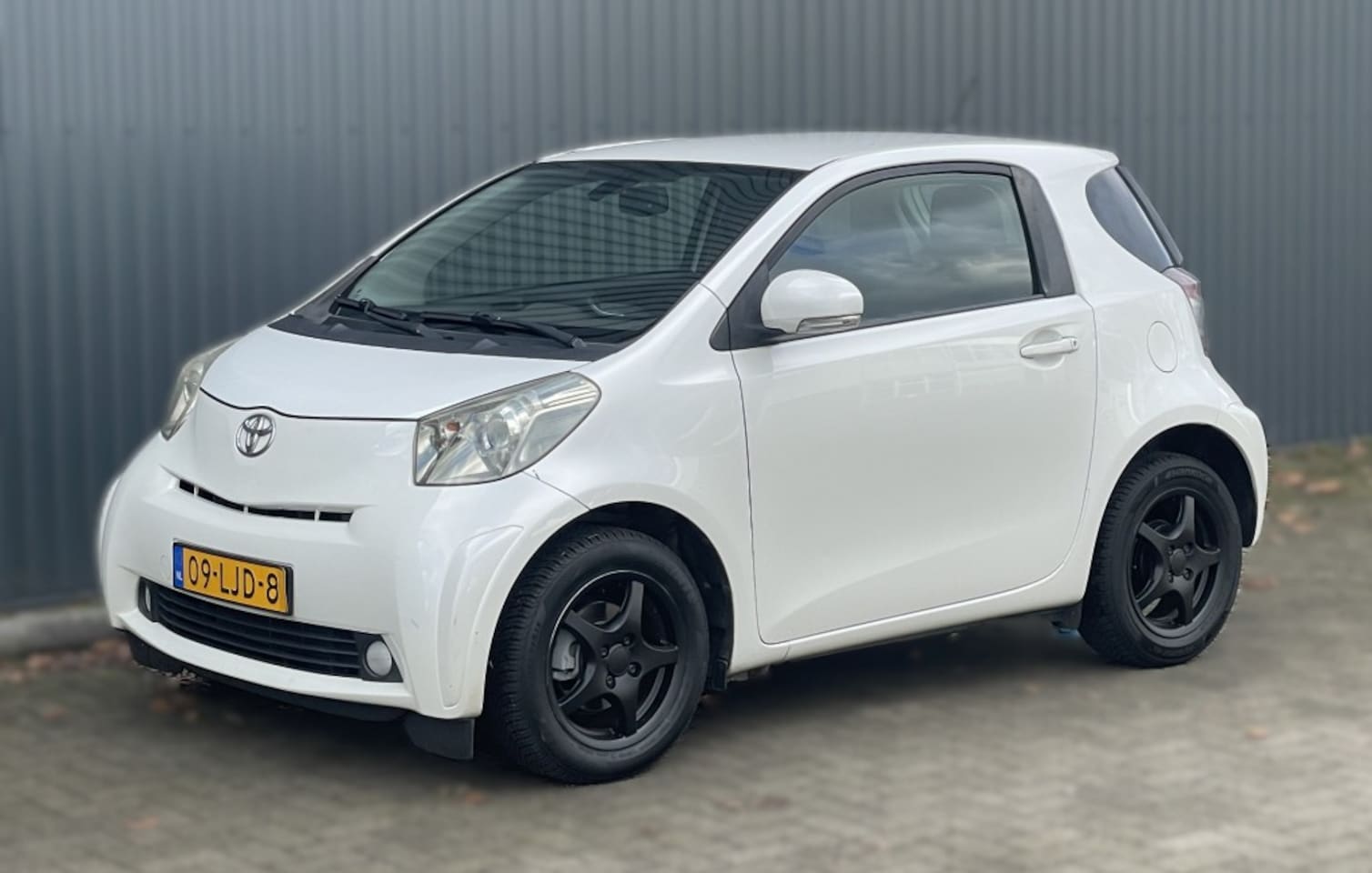 Toyota iQ - 1.0 VVTi Comfort 1.0 VVTi Comfort - AutoWereld.nl