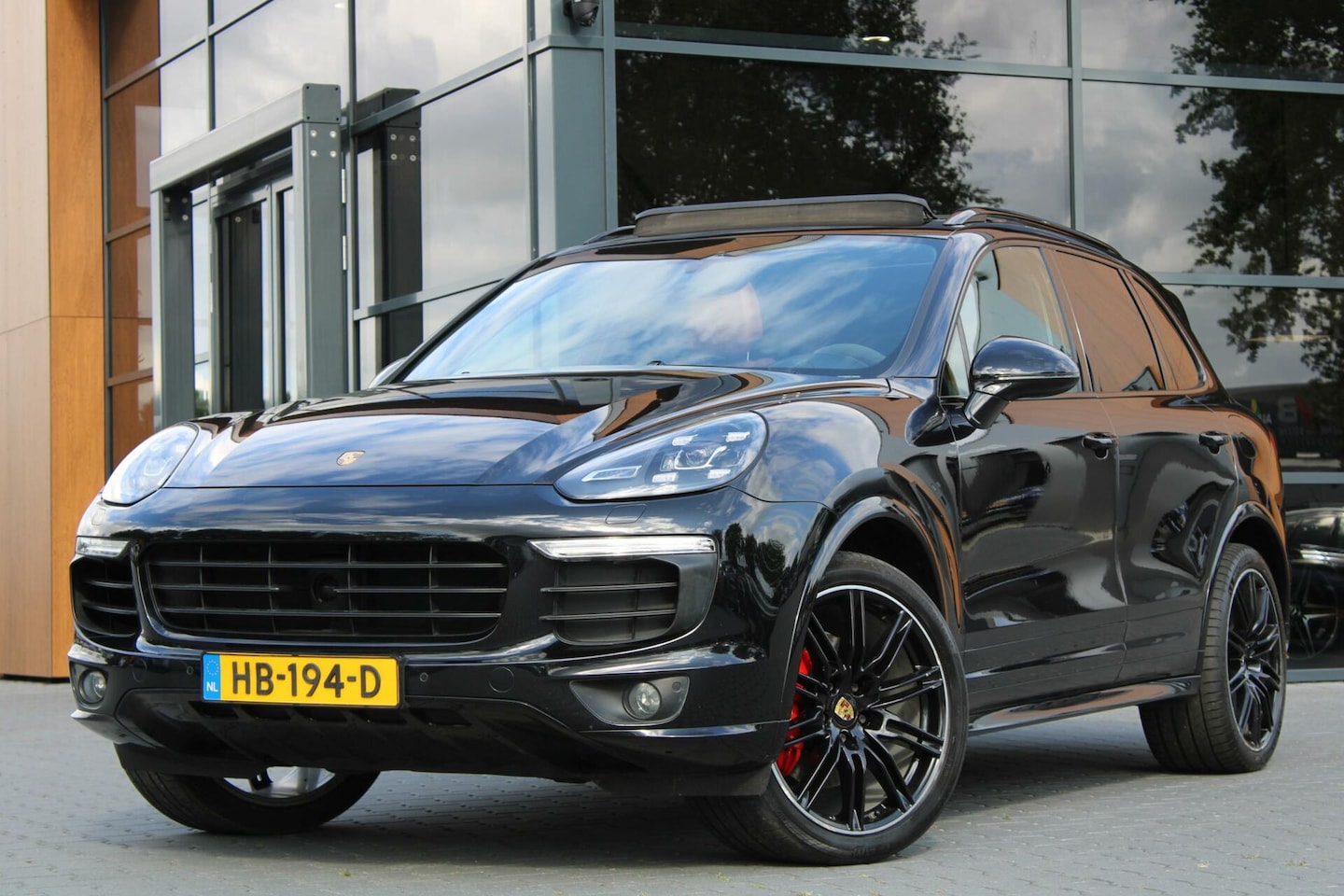 Porsche Cayenne - 3.0 S E-Hybrid | Luchtvering | Pano | Sportchrono - AutoWereld.nl