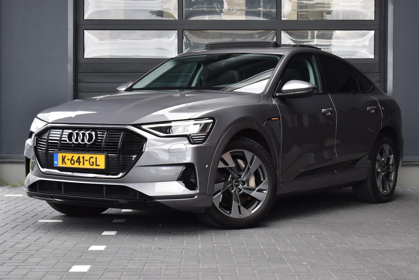 Audi e-tron Sportback - 55 quattro Business edition Plus 95 kWh / Panoramadak / Memory stoelen / Leder/ Luchtverin - AutoWereld.nl