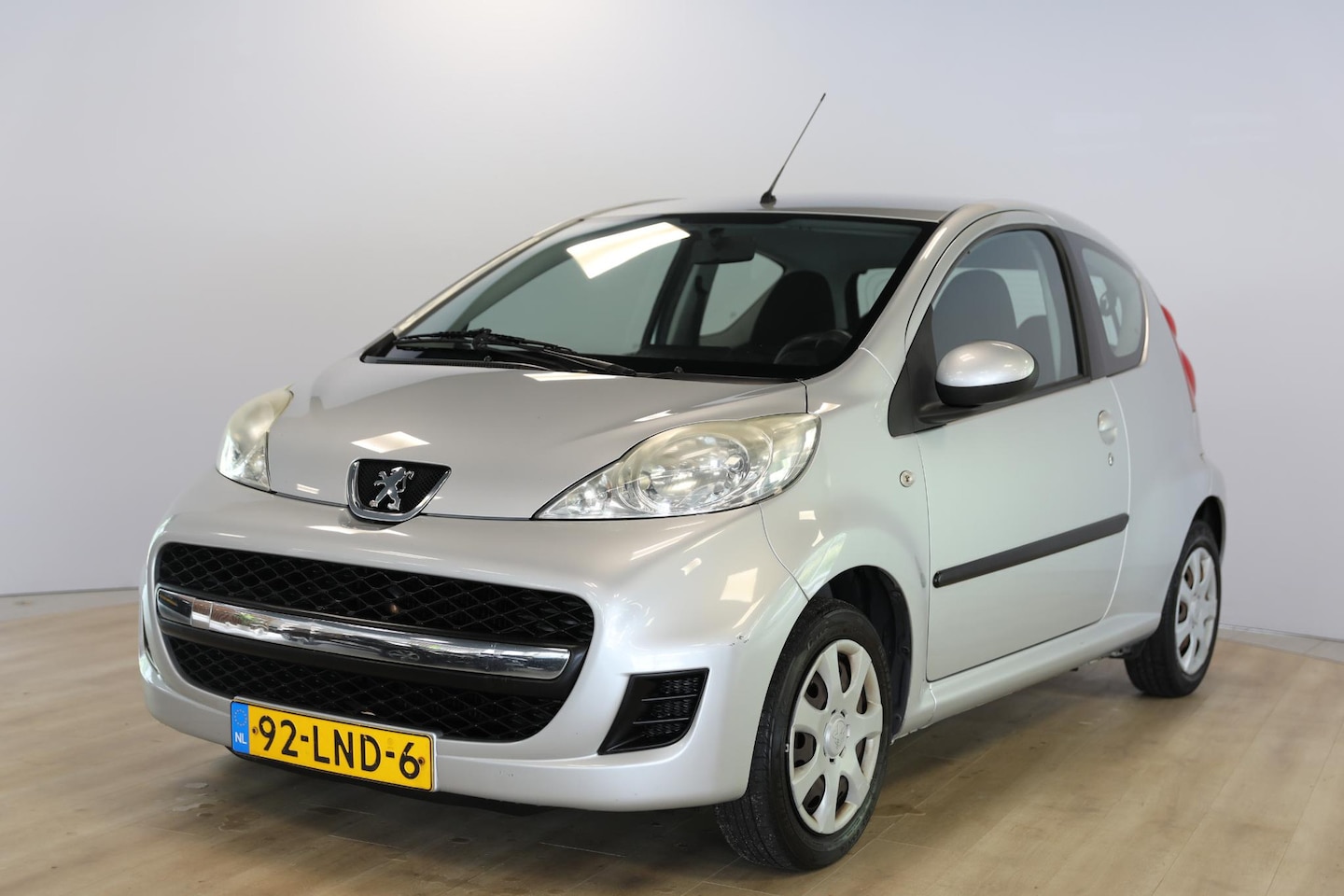 Peugeot 107 - 1.0-12V XR | Apple carplay - Android auto | Nieuwe APK - AutoWereld.nl