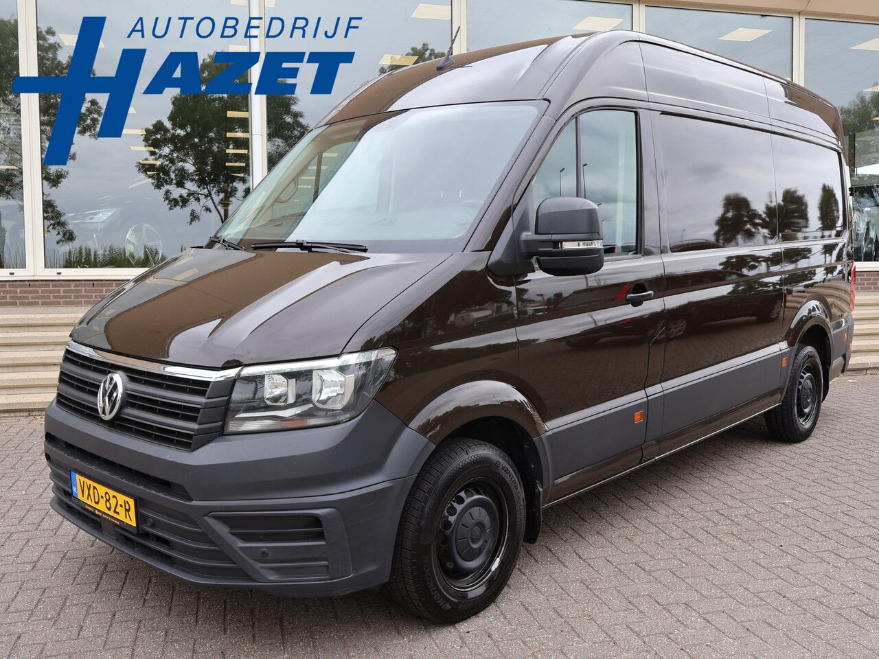 Volkswagen Crafter - 35 2.0 TDI 140 PK DSG L3H3 + 3000 KG TREKHAAK | CAMERA | APPLE CARPLAY | NAVIGATIE - AutoWereld.nl