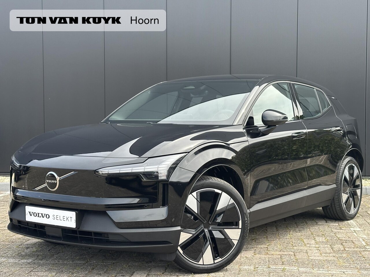 Volvo EX30 - Single Motor Extended Range Plus Automaat / Harman Kardon audio / 20" velgen / Onyx Black - AutoWereld.nl