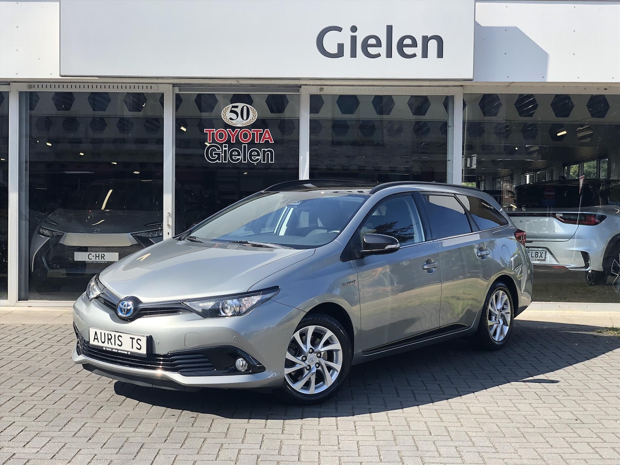 Toyota Auris Touring Sports - 1.8 Hybrid Black Edition Go | Trekhaak, Parkeersensoren, Navigatie, Keyless, Safety Sense, - AutoWereld.nl