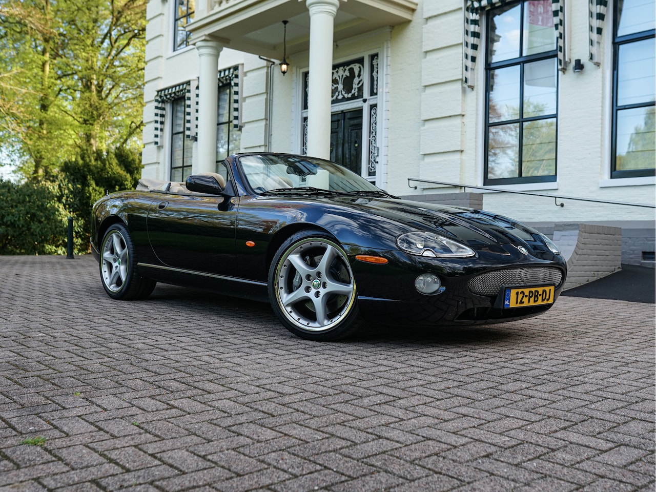Jaguar XKR - 4.2 V8 Convertible R-Performance l NL-geleverd l Zeldzaam! - AutoWereld.nl