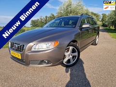 Volvo V70 - 1.6 T4 Summum / Automaat / Airco / Navigatie / CC / Leder / Electrische Voorstoel en Achte