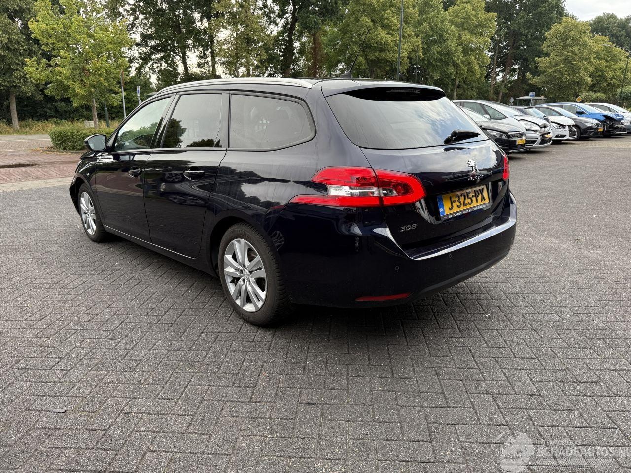 Peugeot 308 - 1.2 PureTech Blue Lease Executive 1.2 PureTech Blue Lease Executive - AutoWereld.nl