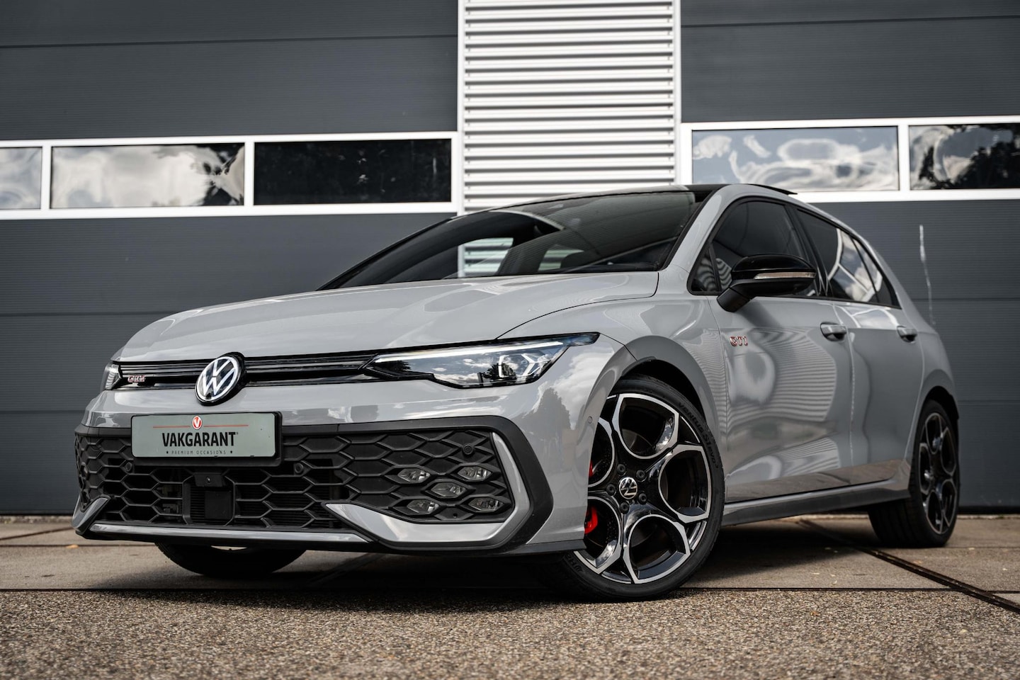 Volkswagen Golf - 8.5 2.0 TSI GTI |Pano |360° |Head-up |Sfeer - AutoWereld.nl