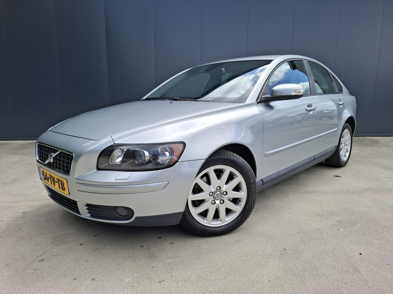 Volvo S40 - 2.4i 170 PK 5 CILINDER AUTOMAAT Summum XENON LEER MEMORY STOEL NAVI CRUISE ECC YOUNGTIMER - AutoWereld.nl