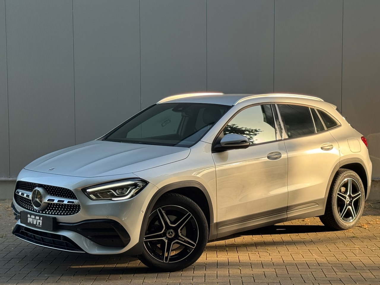 Mercedes-Benz GLA-Klasse - 200 Business Solution - Automaat - Halfleder - MF stuur - OrigNL - NAP - AutoWereld.nl