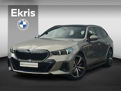 BMW 5-serie Touring - 530e M Sportpakket Pro 20'' / Panoramadak / Stoelventilatie / Harman Kardon / Trekhaak