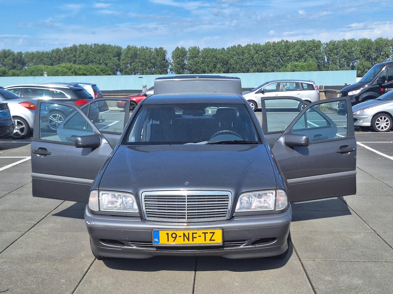 Mercedes-Benz C-klasse - €2750,- 180 Classic Apk Originele kilometers Sedan Apk - AutoWereld.nl