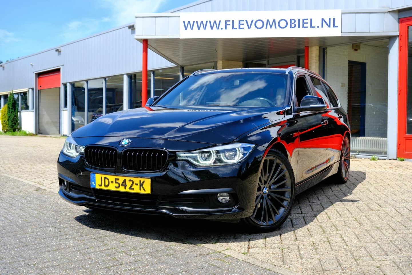 BMW 3-serie Touring - 320d EDE Corporate Lease Essential Aut. Pano|Leder|Sportstoelen|LMV - AutoWereld.nl