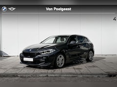 BMW 1-serie - 118i M-Sport 17 Inch / Pakeersensoren Voor & Achter / Adaptieve Led Koplampen / Hifi / Sto
