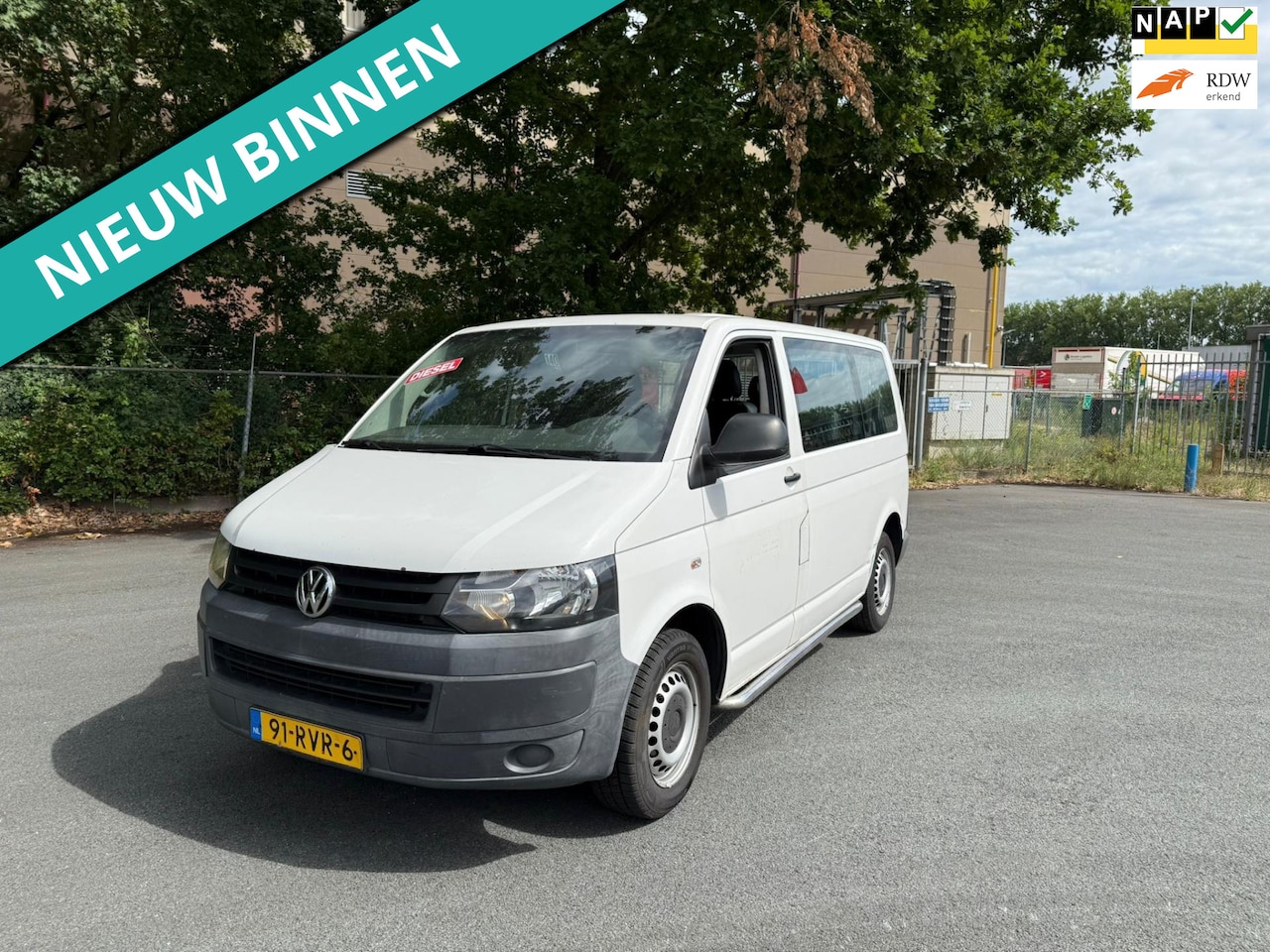 Volkswagen Transporter Kombi - 2.0 TDI L1H2 Trendline 9 PERSOONS MET AIRCO EN LANGE UITVOERING - AutoWereld.nl