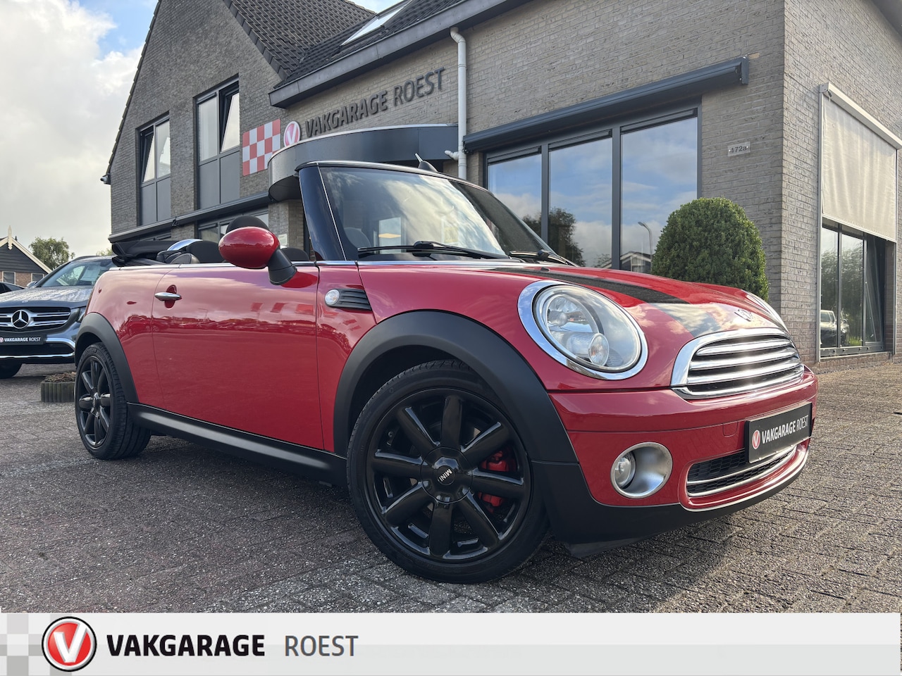 MINI Cabrio - Mini 1.6 Cooper Parkeersensoren / Stoelverwarming / Youngtimer - AutoWereld.nl