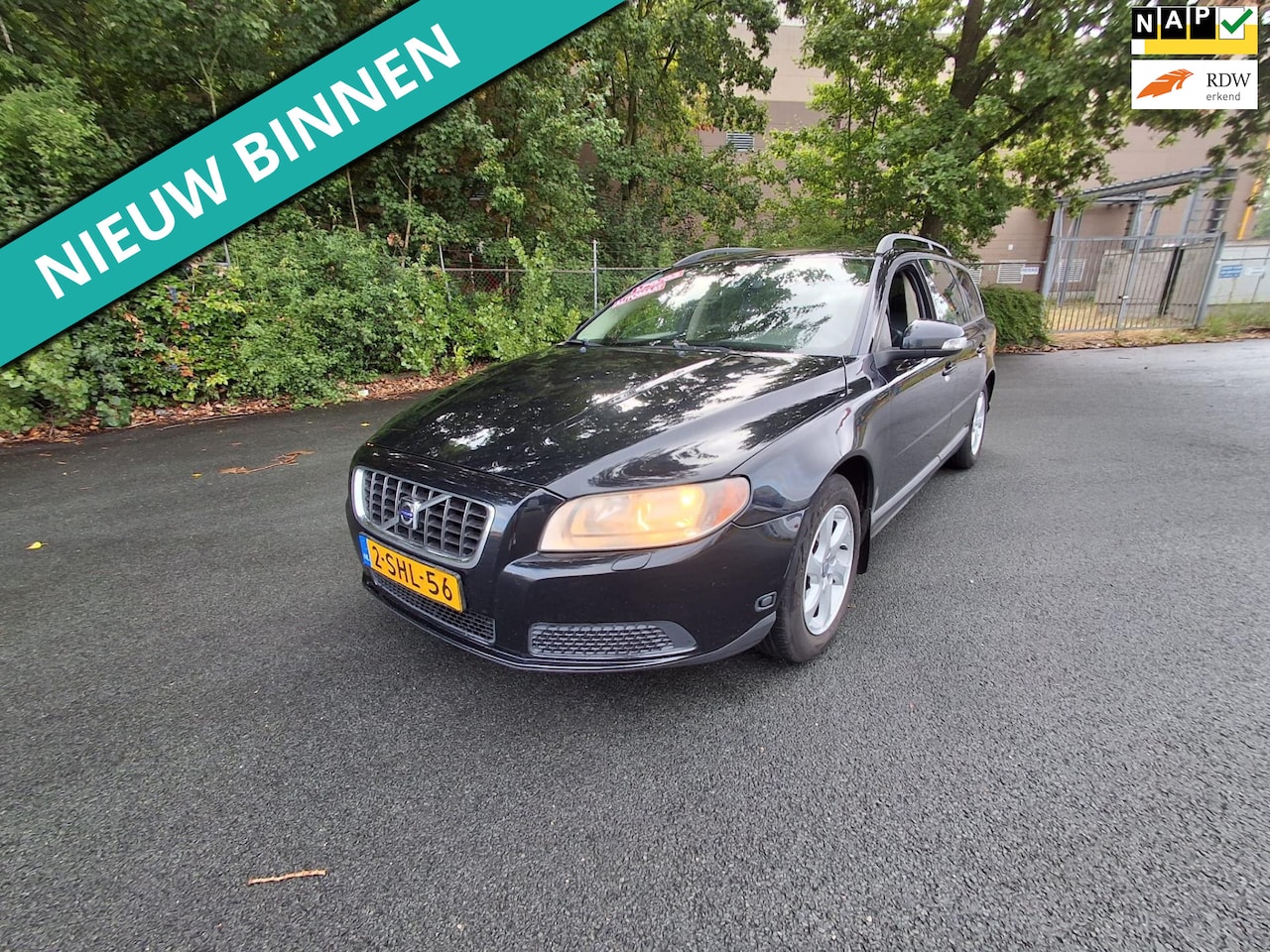 Volvo V70 - 2.5T Momentum ZO INGERUILD DUS ZO WEG PRIJSJE - AutoWereld.nl