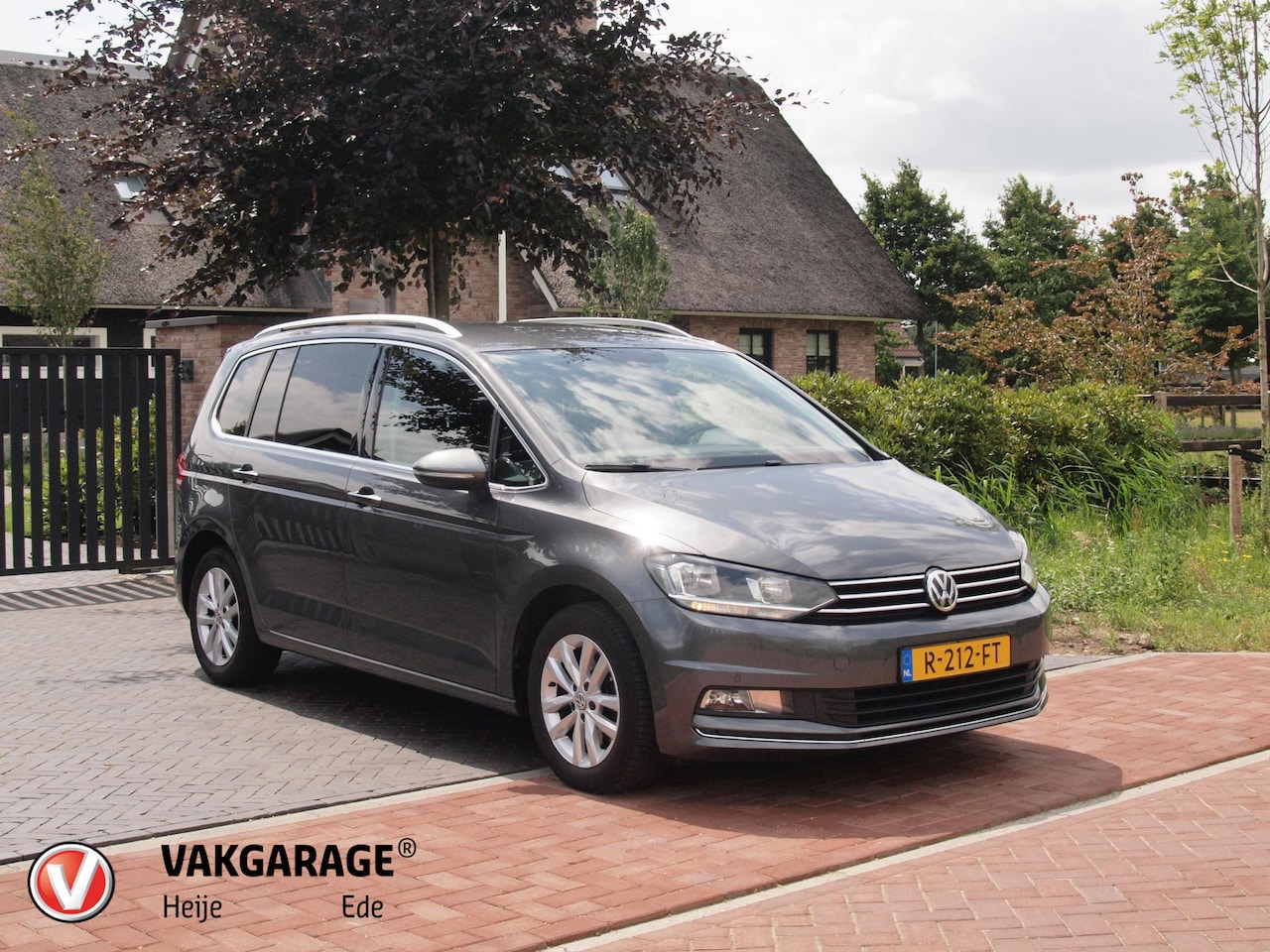 Volkswagen Touran - 1.4 TSI Highline 7persoons | Automaat | Trekhaak | Parkeersensoren | Cruise Control | - AutoWereld.nl