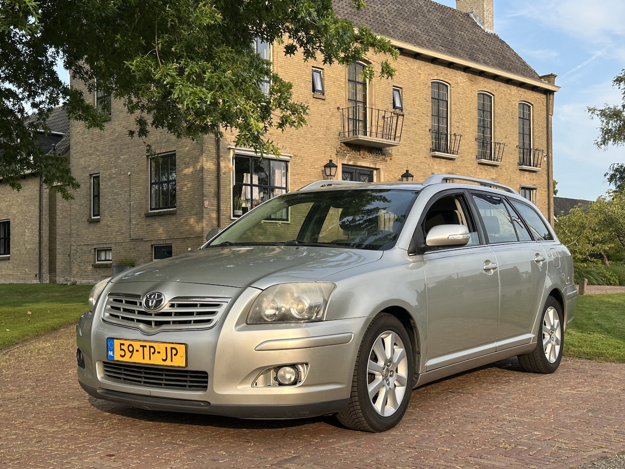 Toyota Avensis Wagon - 2.0 VVTi Luna Nette staat * NAP - AutoWereld.nl