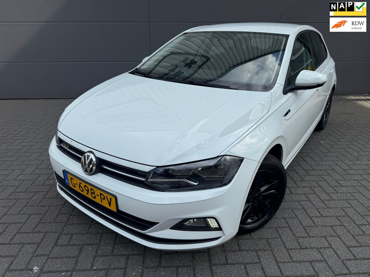 Volkswagen Polo - 1.0 TSI R-LINE Business *CRUISE*APK*NAP*NAVI*CARPLY*PARK SENSOREN - AutoWereld.nl