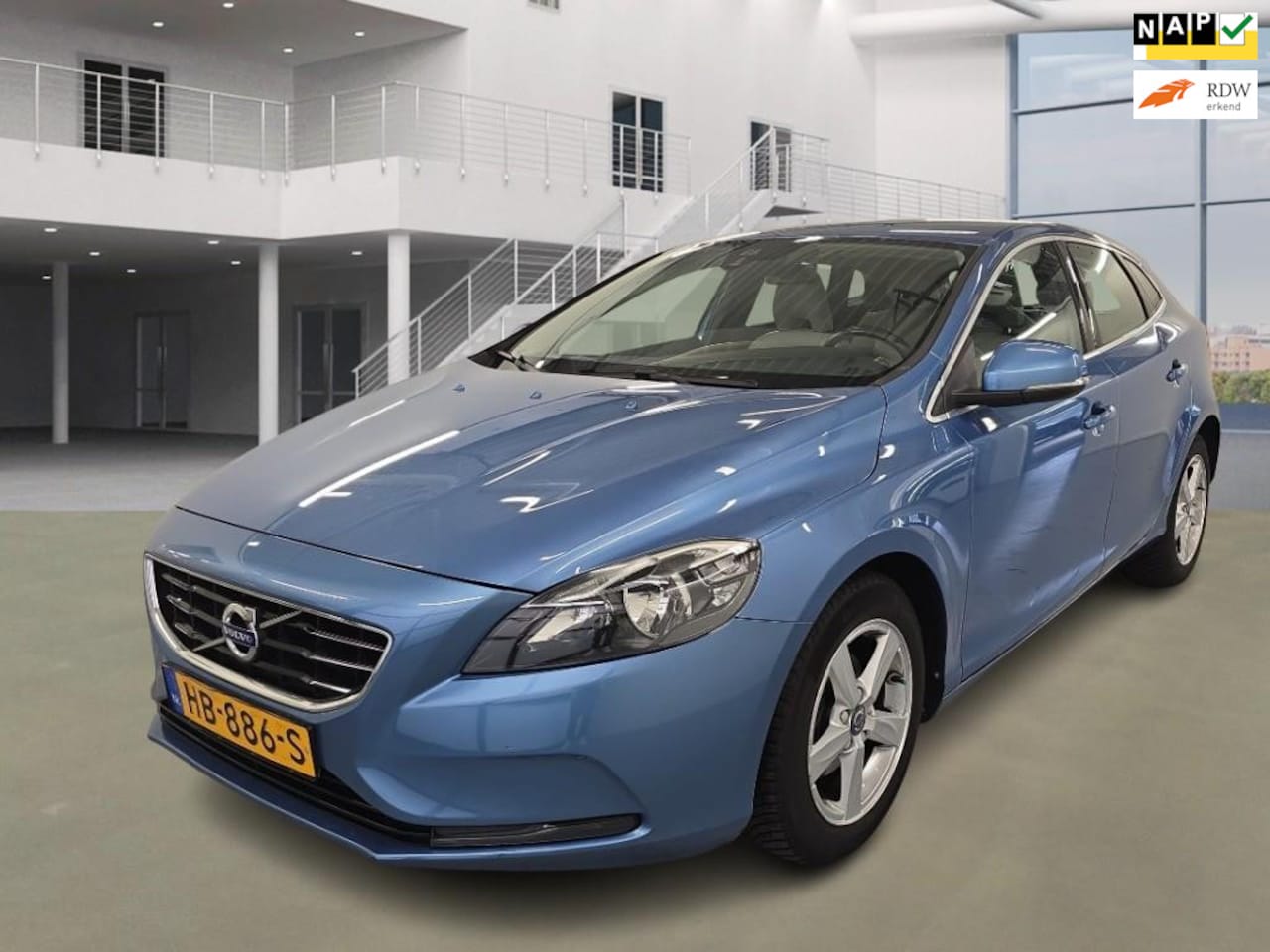 VOLVO V40