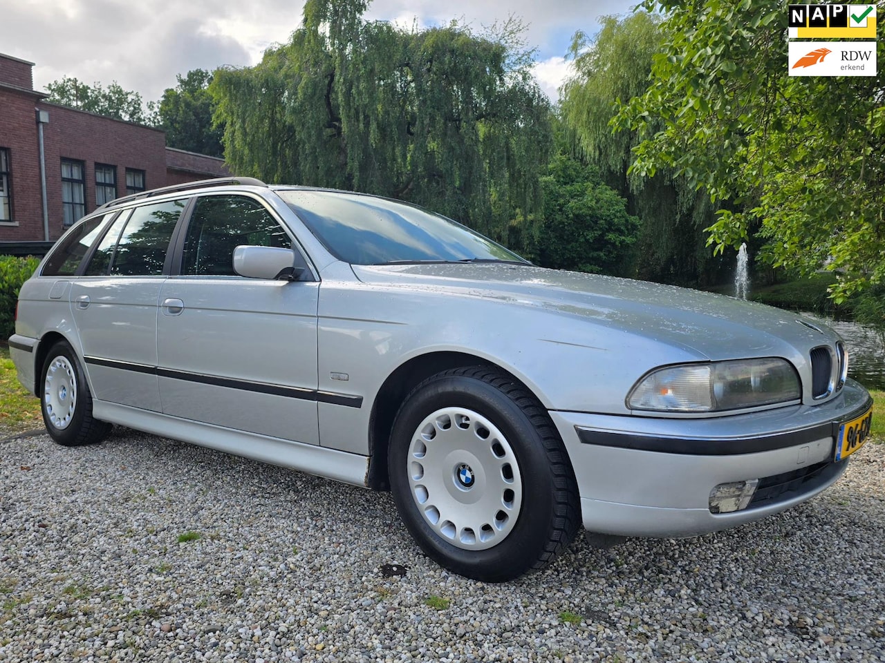 BMW 5-serie Touring - 520i Executive AUTOMAAT - AutoWereld.nl