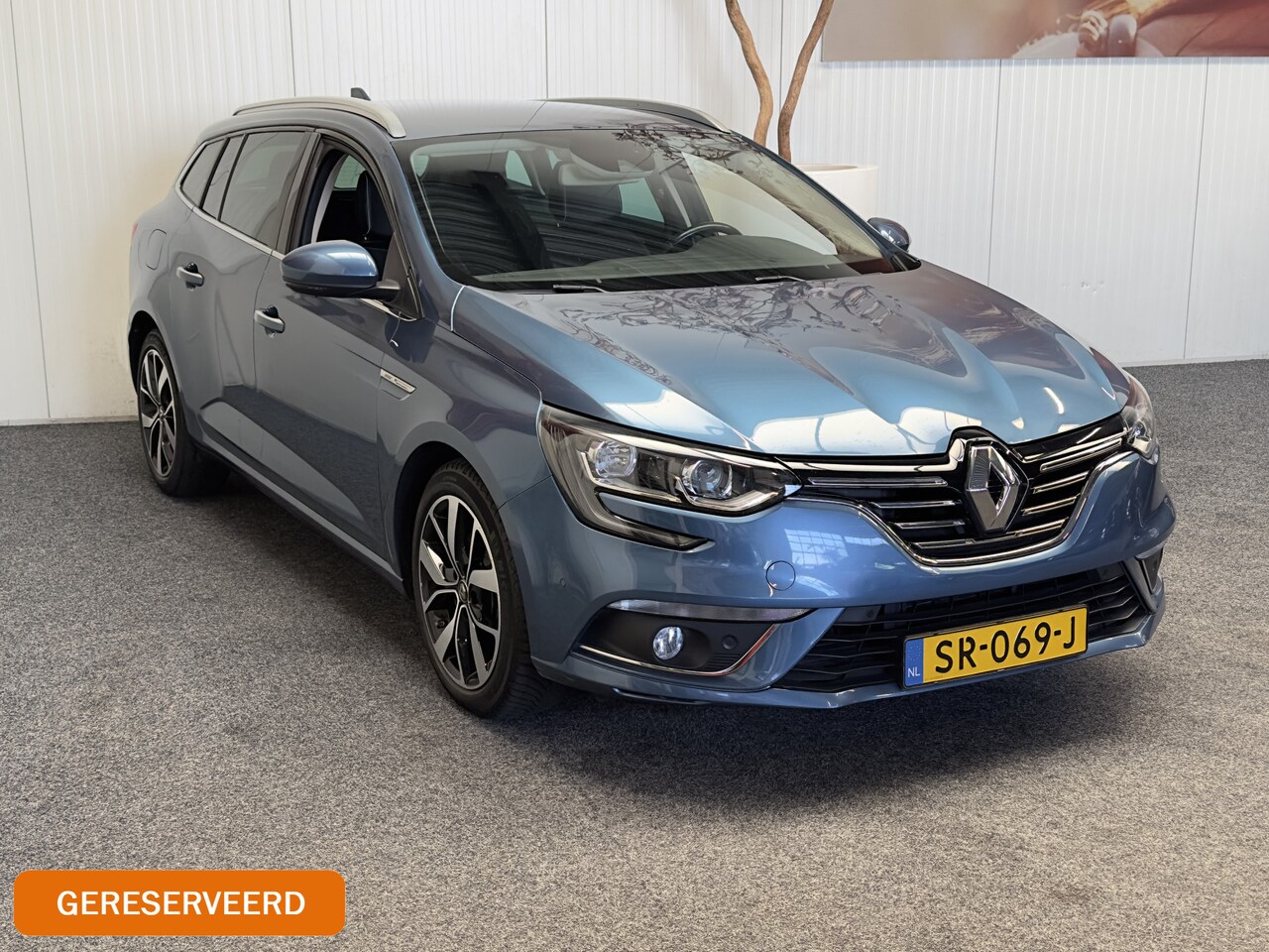 Renault Mégane Estate - 1.6 DCI BOSE STOF/LEDER NAVIGATIE CRUISE CONTROL RIJSTROOKSENSOREN DODEHOEKSENSOREN KEYLES - AutoWereld.nl