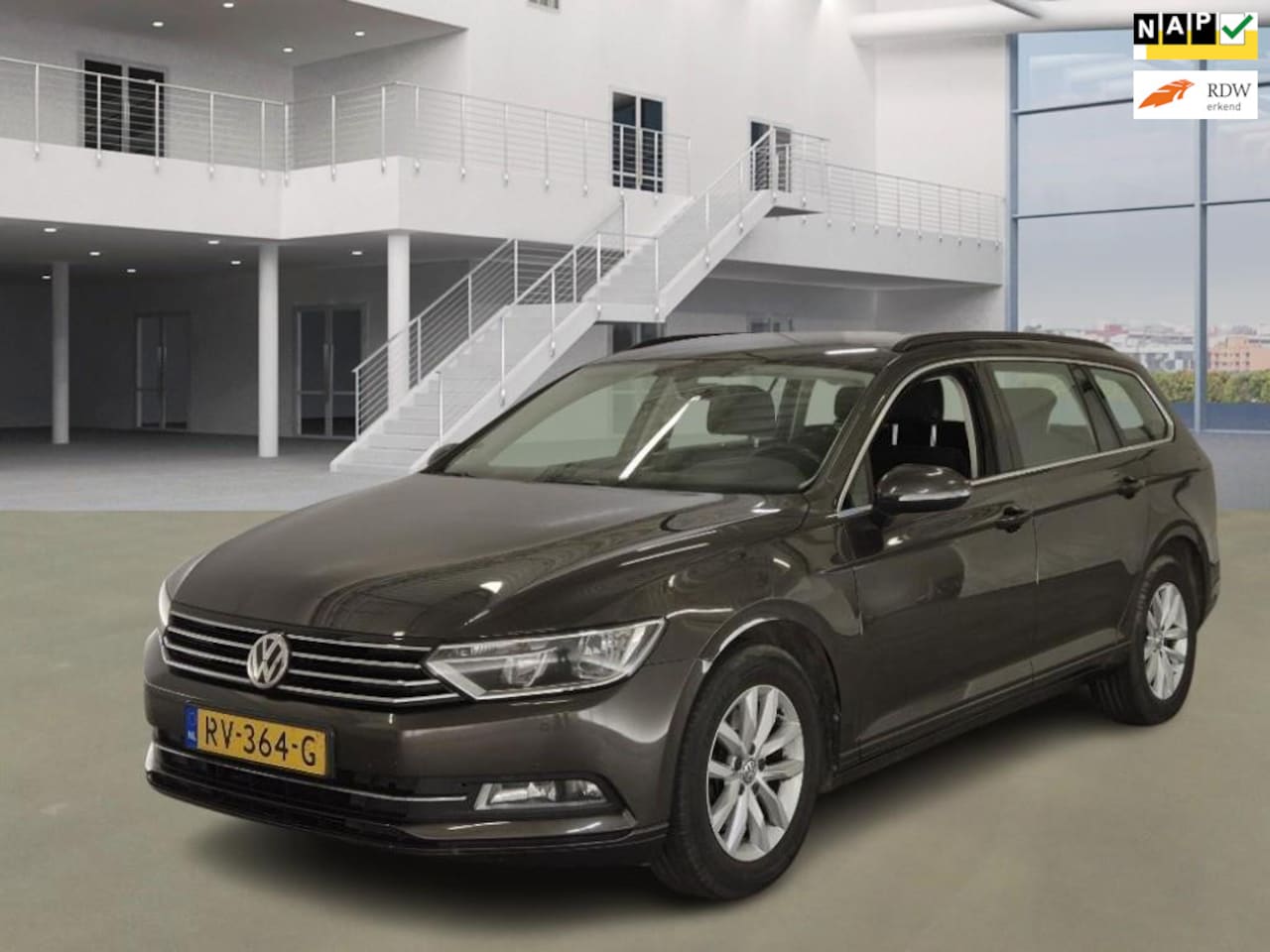 Volkswagen Passat Variant - 1.6 TDI Connected Series EXPORT - AutoWereld.nl