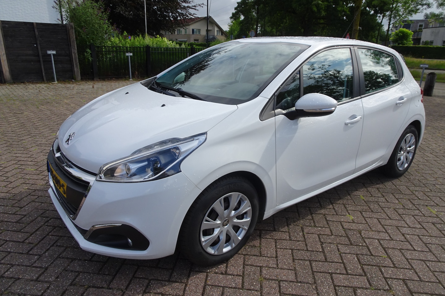 Peugeot 208 - 1.2 PureTech Blue Lion 5 Drs * AIRCO * NAVI * PDC * - AutoWereld.nl