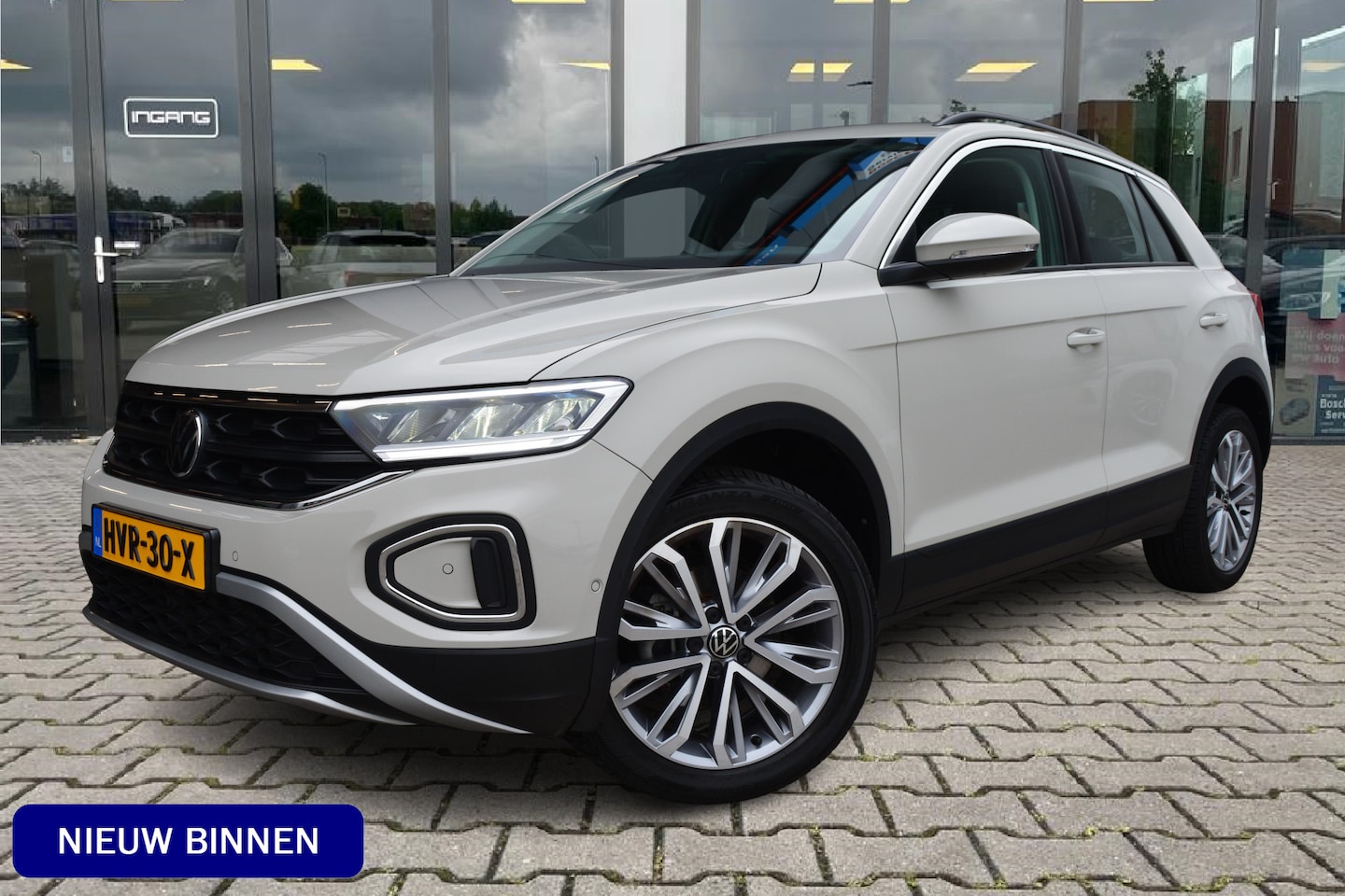Volkswagen T-Roc - 1.5 TSI Life | LED | 18 Inch | Trekhaak | - AutoWereld.nl