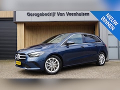 Mercedes-Benz B-klasse - 220 190PK Launch Edition Premium Widescreen LED Burmester Trekhaak H-Leder 17inch LM A-Cam
