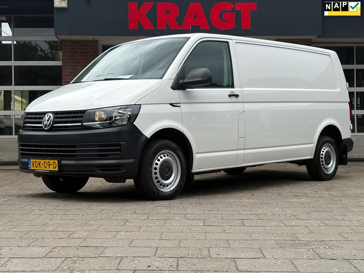 Volkswagen Transporter - 2.0 TDI L2H1 Comfortline 2.0 TDI L2H1 Comfortline, 1e EIG, NAP, NAVI, airco, cruise control, elektrisch pakket, 220 - AutoWereld.nl