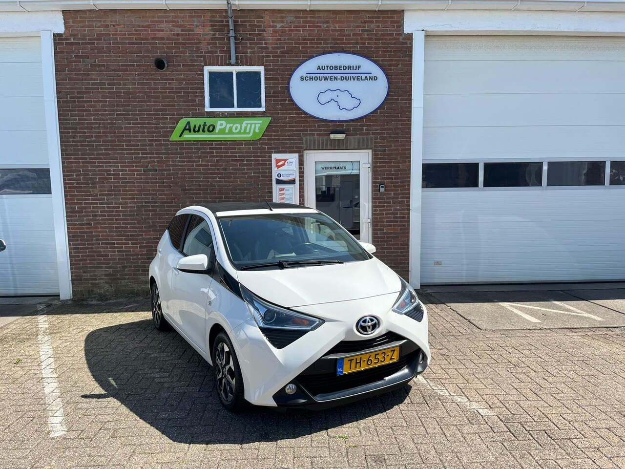 Toyota Aygo - 1.0 VVT-i x-first Apple Carplay, Achteruitrijcamera - AutoWereld.nl
