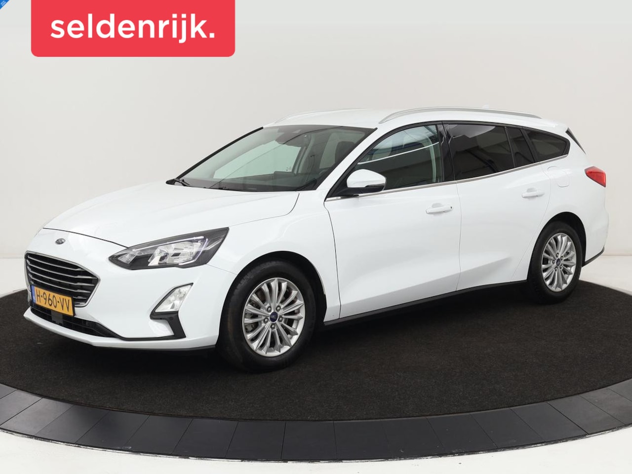 Ford Focus - 1.0 EcoBoost Titanium | Adaptive cruise | Carplay | Navigatie | Keyless | Full LED | Clima - AutoWereld.nl