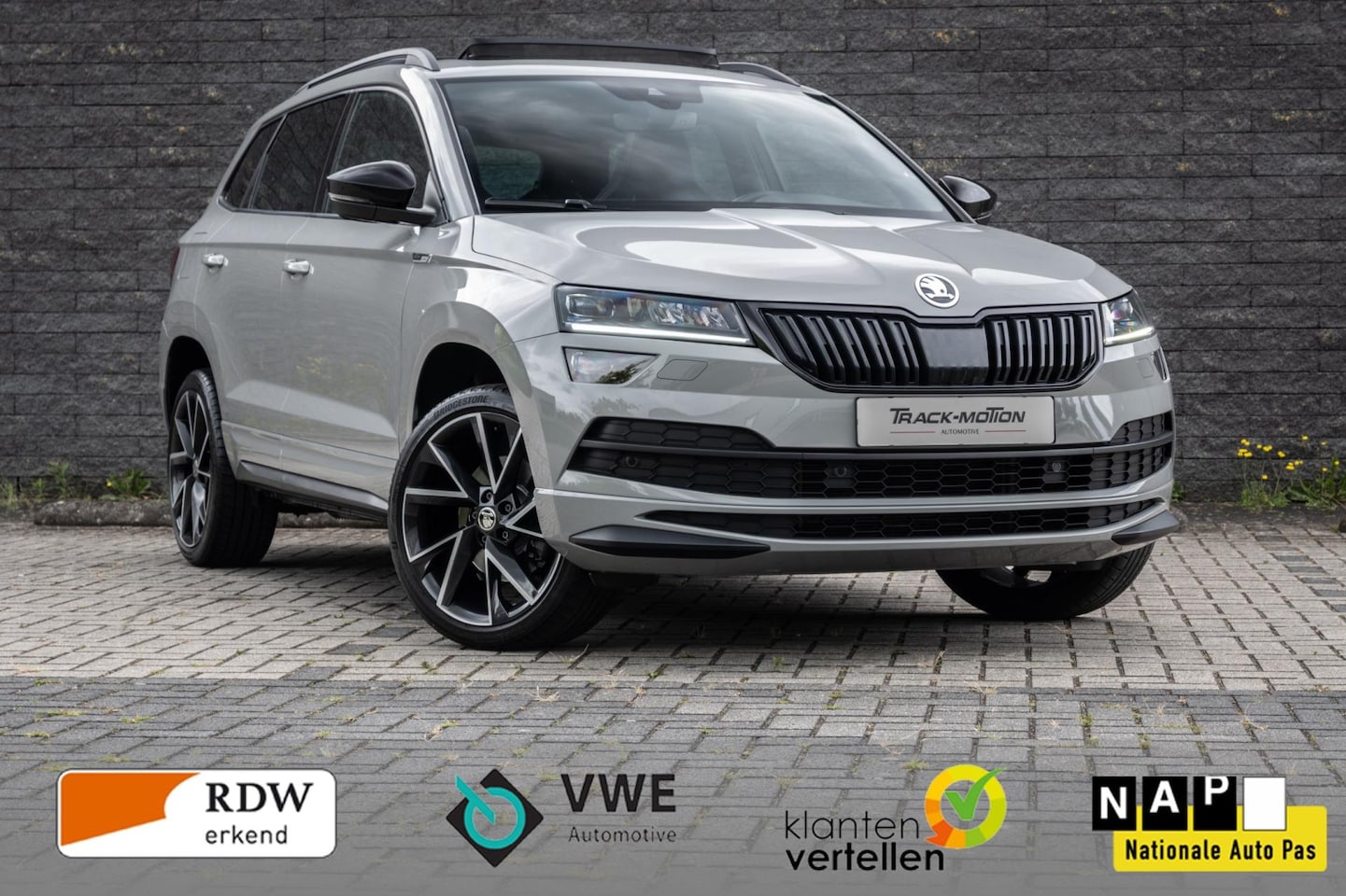 Skoda Karoq - 1.5 TSI ACT Sportline Business Panoramadak - AutoWereld.nl