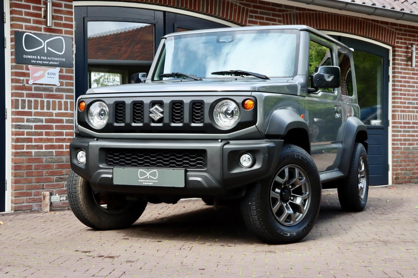 Suzuki Jimny - 1.5 Stijl 4X4 | 1E EIGENAAR | TREKHAAK | LED | CRUISE | STOELVERW. | DEALEROND. - AutoWereld.nl