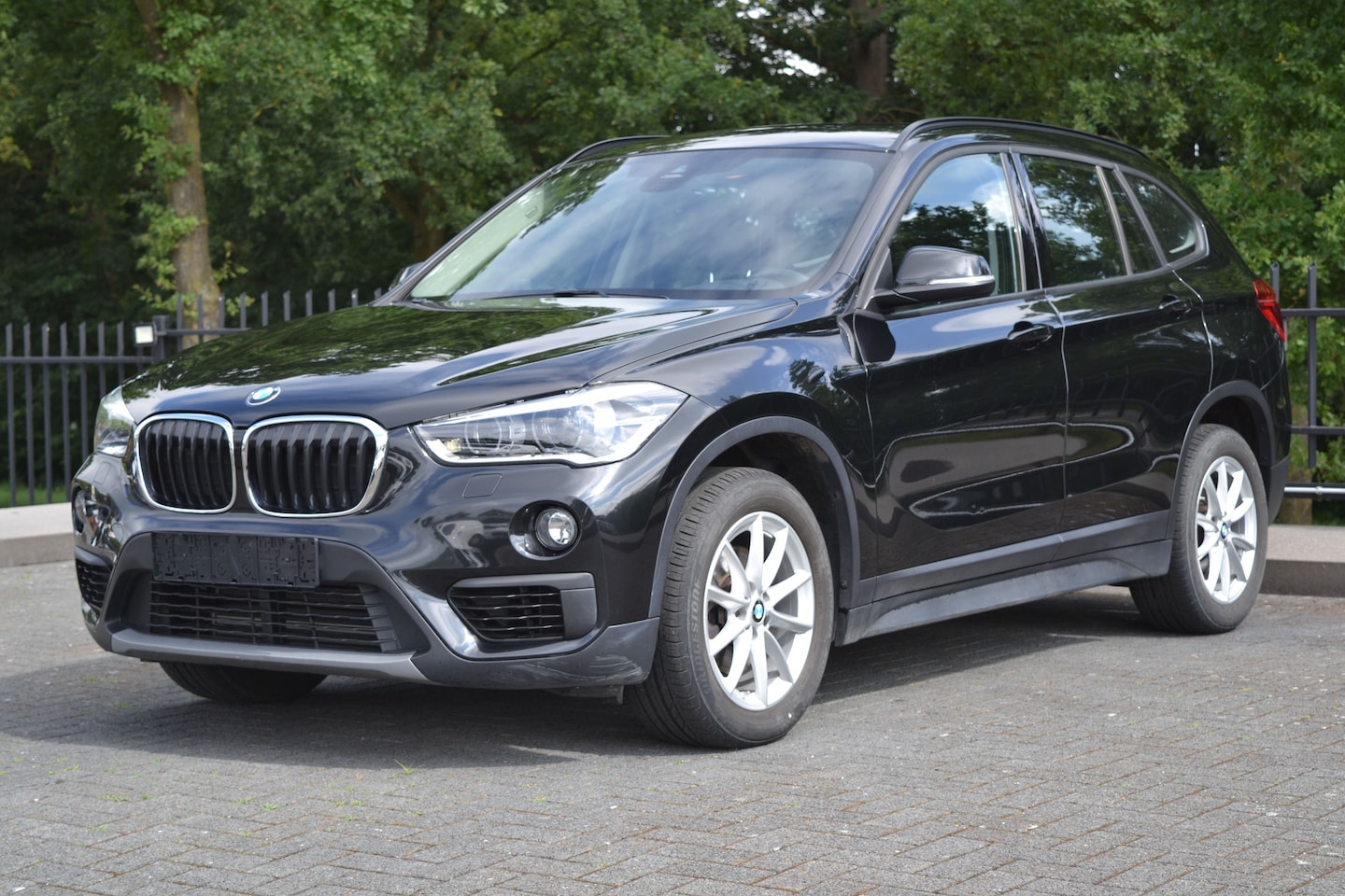 BMW X1 - 18i sDrive Navi | Stoelverw | Cruise | Lichtmetaal - AutoWereld.nl