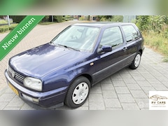 Volkswagen Golf - 1.6 Milestone