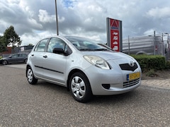 Toyota Yaris - 1.3 VVTi Sol | Parkeersensoren achter | Airco | Trekhaak | Elektrische ramen voor | Goed o