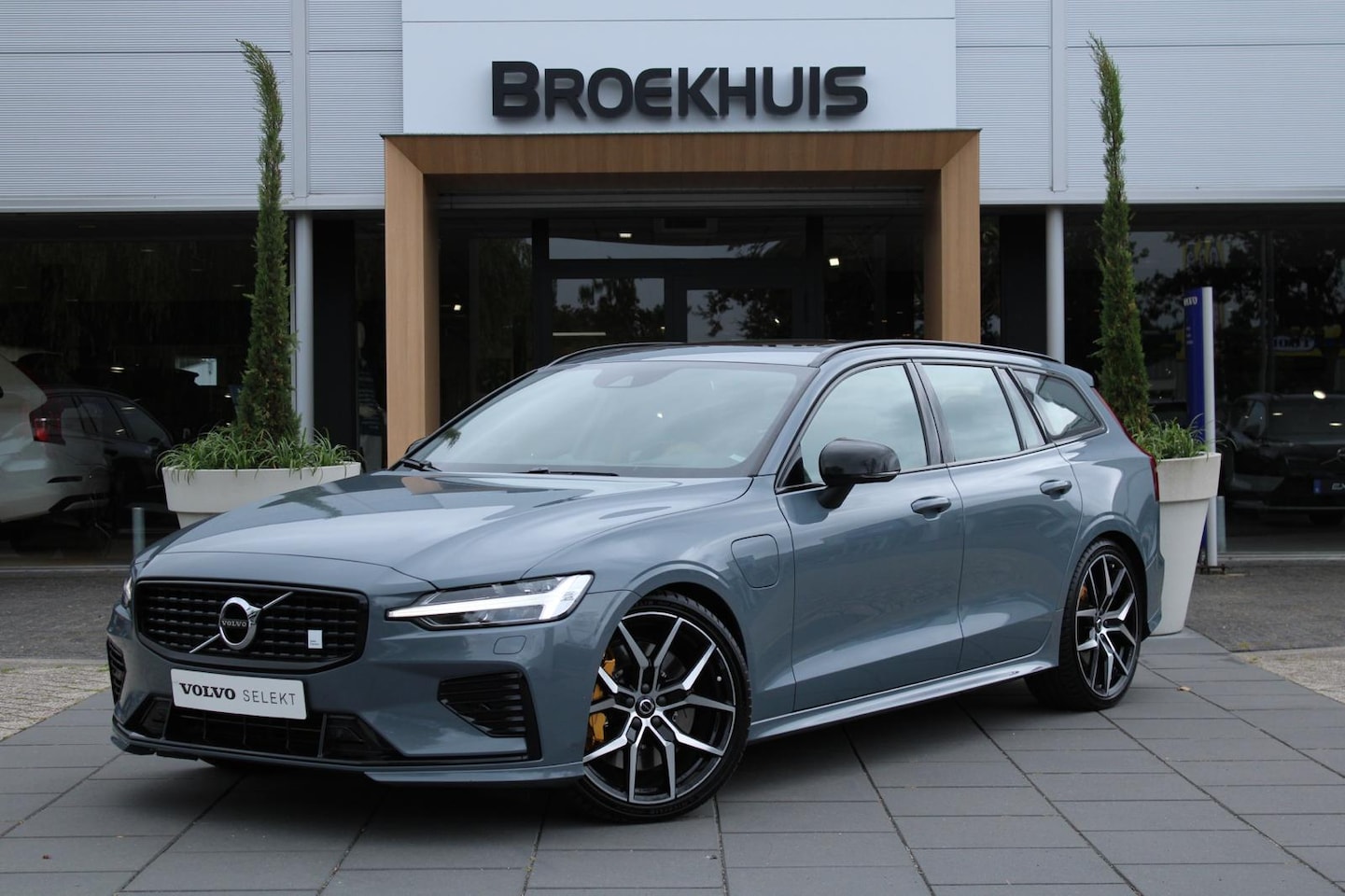 Volvo V60 - T8 AWD Polestar Engineered Full Option! | Bowers & Wilkins | trekhaak | Gelamineerde zijru - AutoWereld.nl