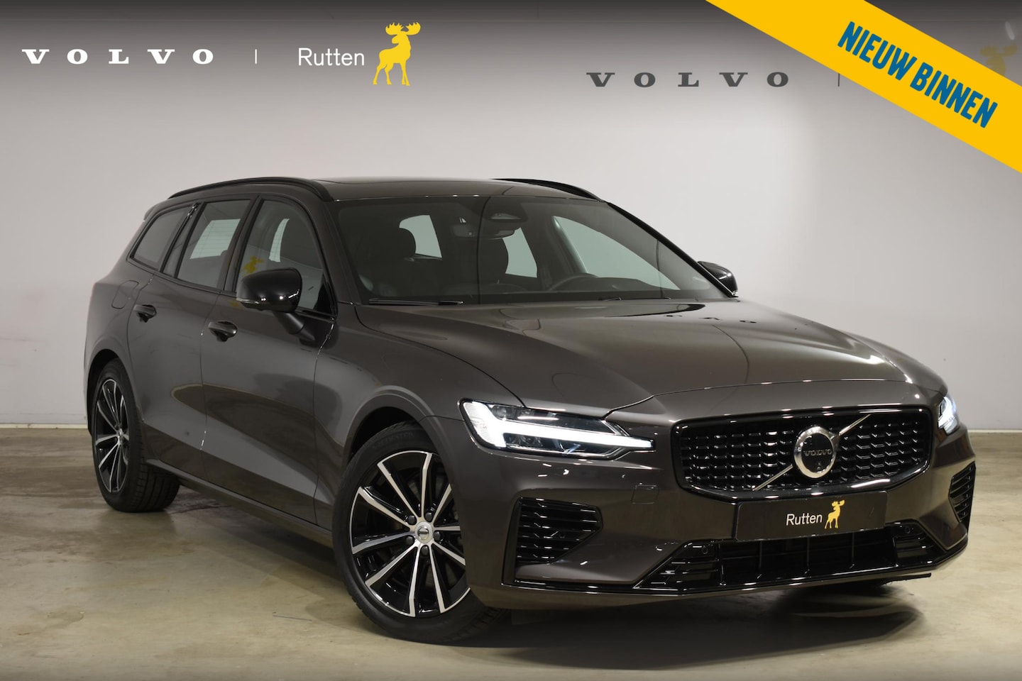 Volvo V60 - T6 350PK Automaat AWD Plus Dark / Navigatie / 360 Camera / Panorama Dak / Adaptieve Cruise - AutoWereld.nl