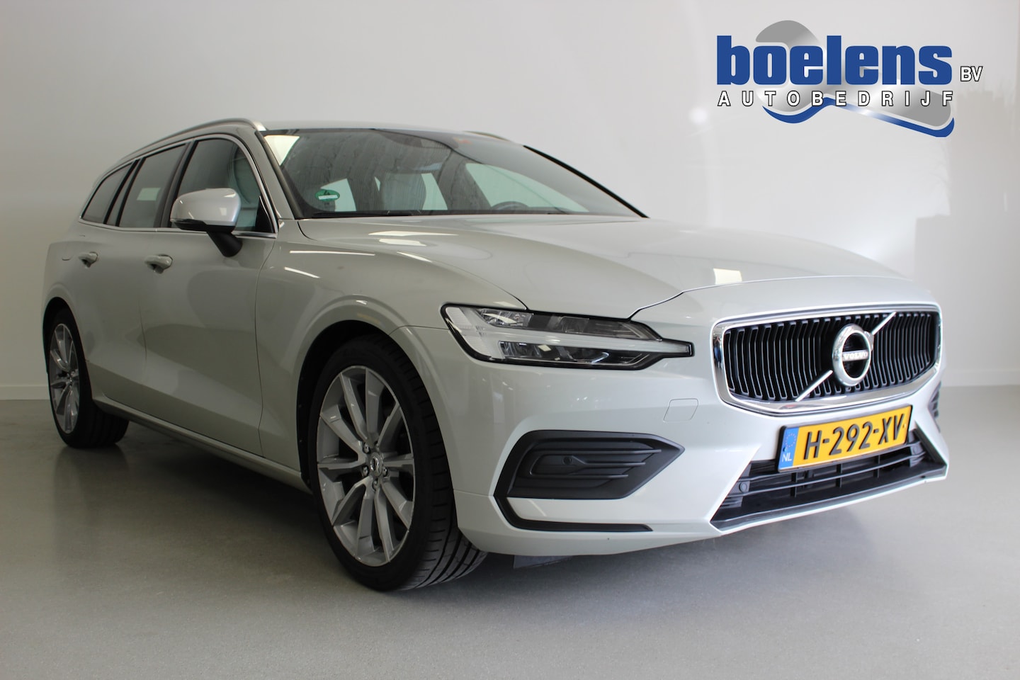 Volvo V60 - 2.0 D3 Momentum Pro | NL-AUTO | 150PK | CARPLAY | 19'LMV | CAMERA | E-KLEP | CLIMA | PDC-V - AutoWereld.nl