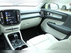 Volvo XC40 - 1.5 T3 Inscription | Stoel + Stuurwielverwarming | Harman & Kardon | Parkeercamera |