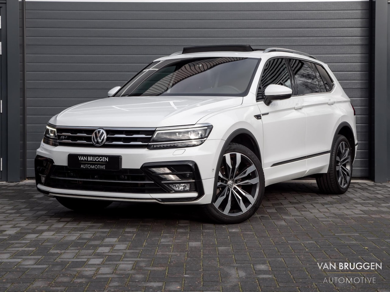 Volkswagen Tiguan Allspace - 1.5 TSI 3x R-Line Pano 20" 360cam Virtual Leer Memory - AutoWereld.nl