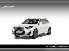 BMW iX1 - eDrive20 67 kWh | 20 Inch | M-Sportpakket Pro | Innovation Pack | Comfort Pack | Panoramad