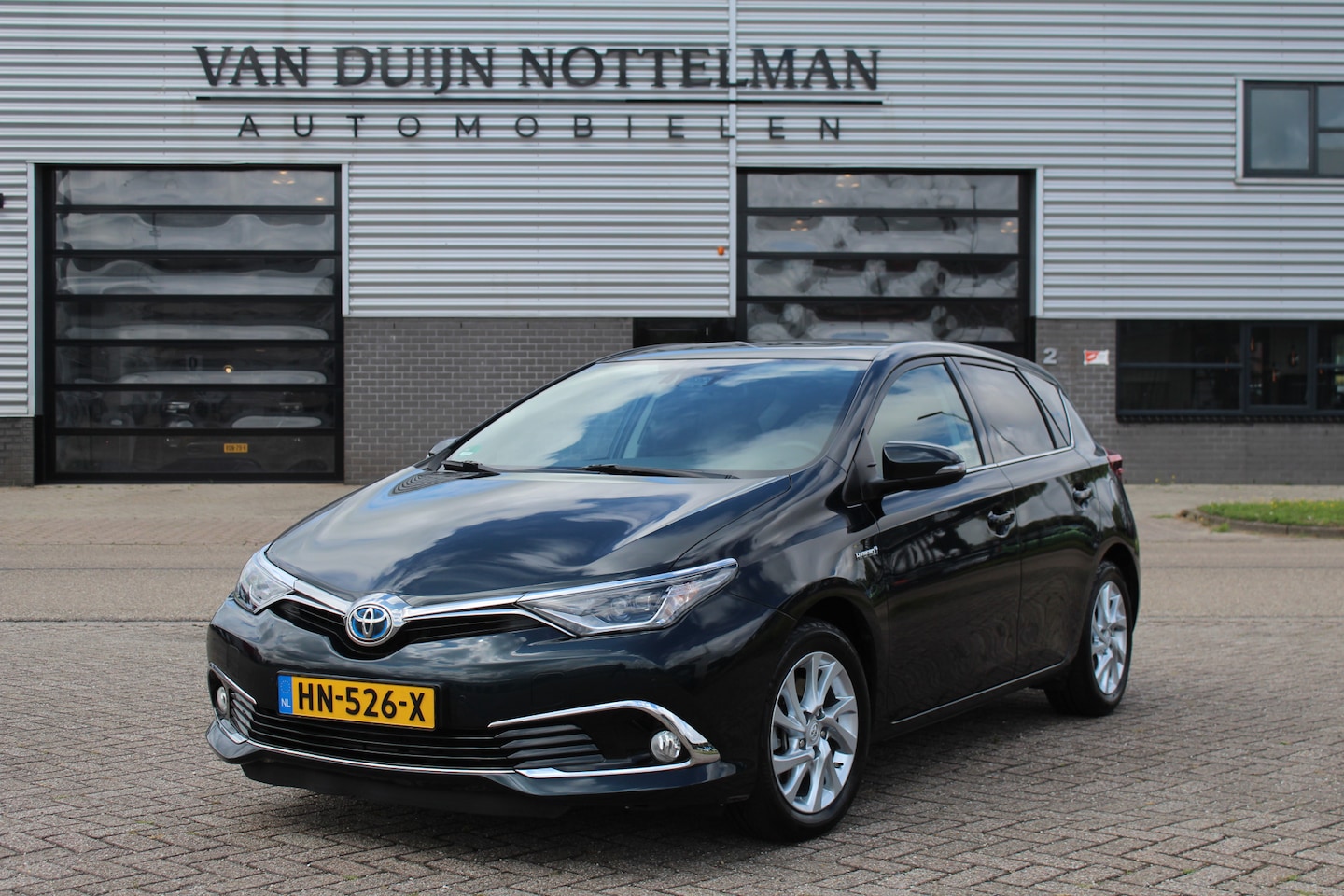 Toyota Auris - 1.8 Hybrid Lease Pro / Panoramadak / Camera / N.A.P. - AutoWereld.nl