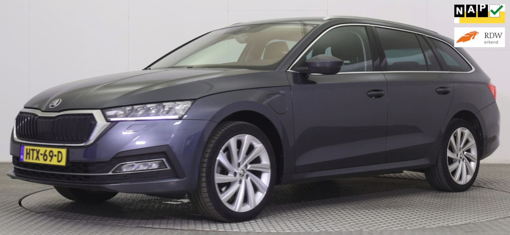 Skoda Octavia Combi - 1.4 TSI PHEV 204PK BUSINESS EDITION CAMERA VIRTUAL DAB+ STOELVERWARMING KEYLESS - AutoWereld.nl