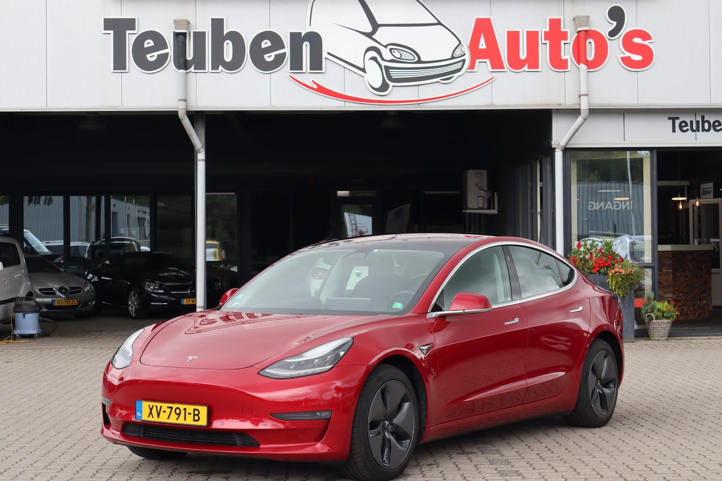 Tesla Model 3 - Long Range RWD Long Range AWD 75 kWh Panoramadak, Trekhaak, Camera, Lederen interieur, - AutoWereld.nl