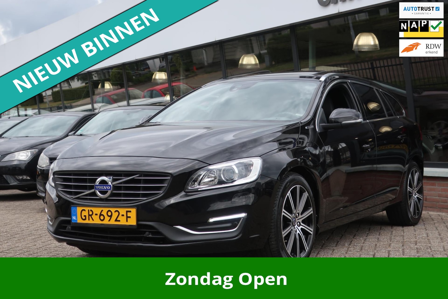 Volvo V60 - 2.4 D6 Twin Engine R-Design 2e EIG_PANO_PDC V+A_19-INCH. - AutoWereld.nl