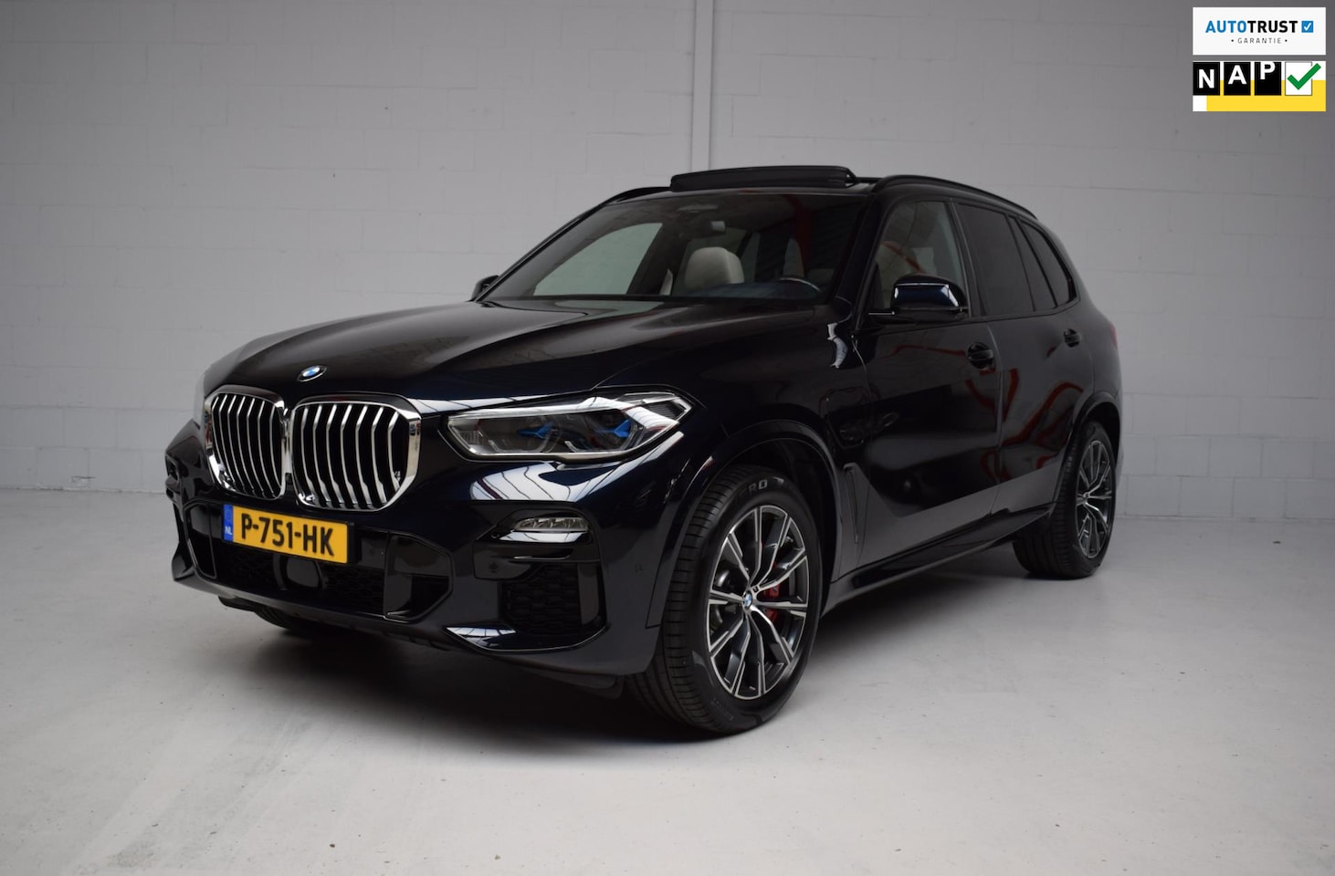 BMW X5 - XDrive45e M-SPORT PANORAMADAK / BOWERS-WILKINS / INDIVIDUAL / ADAPT.CRUISE / TREKHAAK / LA - AutoWereld.nl