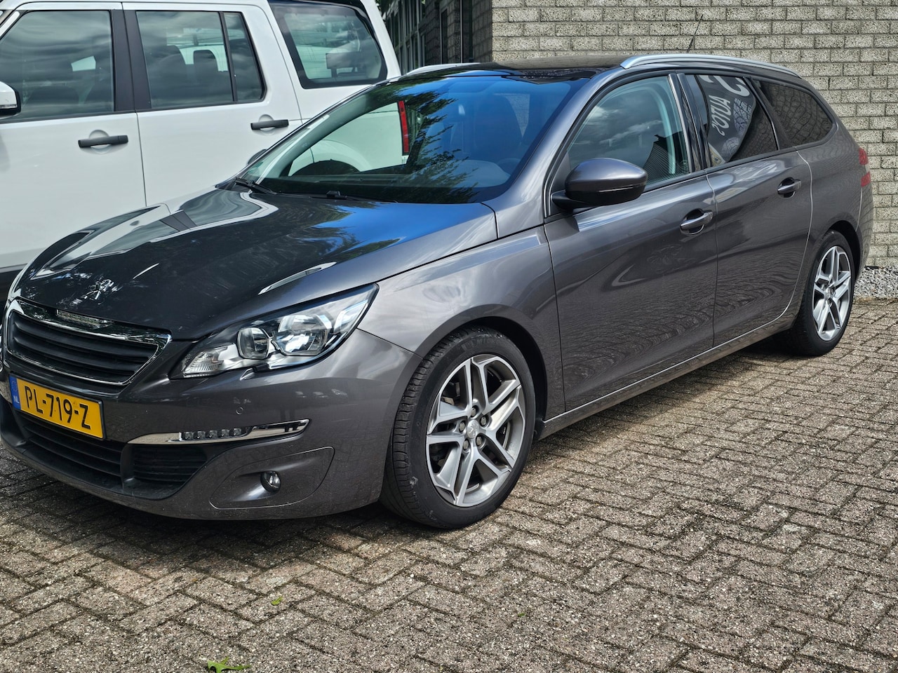 Peugeot 308 SW - 1.2 PureTech Blue Lion Pano-dak/Trekhaak - AutoWereld.nl